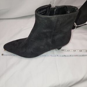 Universal Thread Black Ankle Booties 7.5